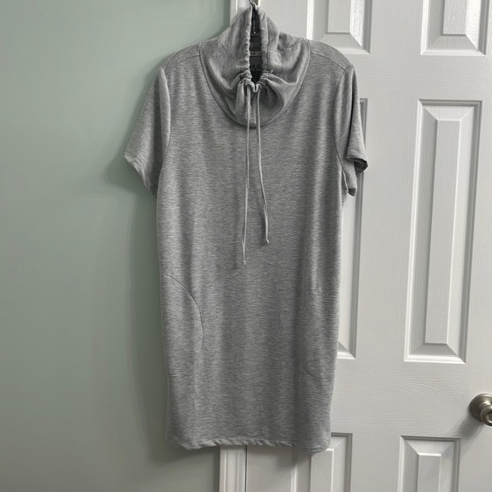 Hue Short‎ Sleeve Cowl Neck Super Soft Dress/Coverup Size Médium Cotton blend